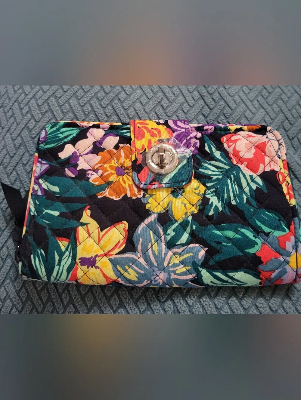 Vera Bradley RFID Turnlock  Wallet In Happy Blooms Pattern NWT